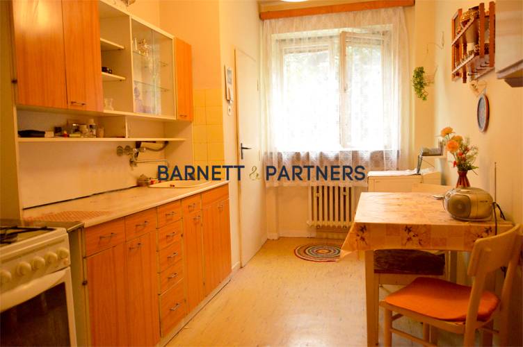 LIVE IN A RELAXED & GENEROUS TWO-ROOM APARTMENT