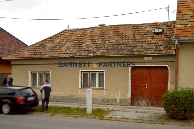 ATRACTIVE LAND WITG FAMILY HOUSE IN THE COLORFUL TOWN VRBOVE