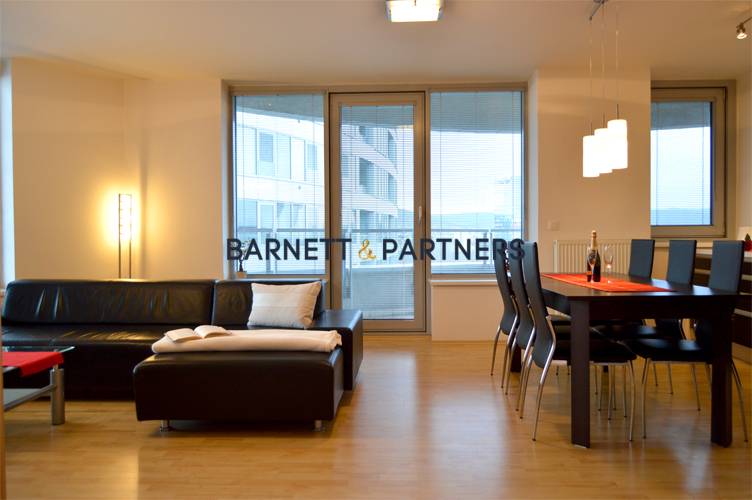 DAZZLING & PRACTICAL THREE-BEDROOM APARATMENT IN NEW BUILDING